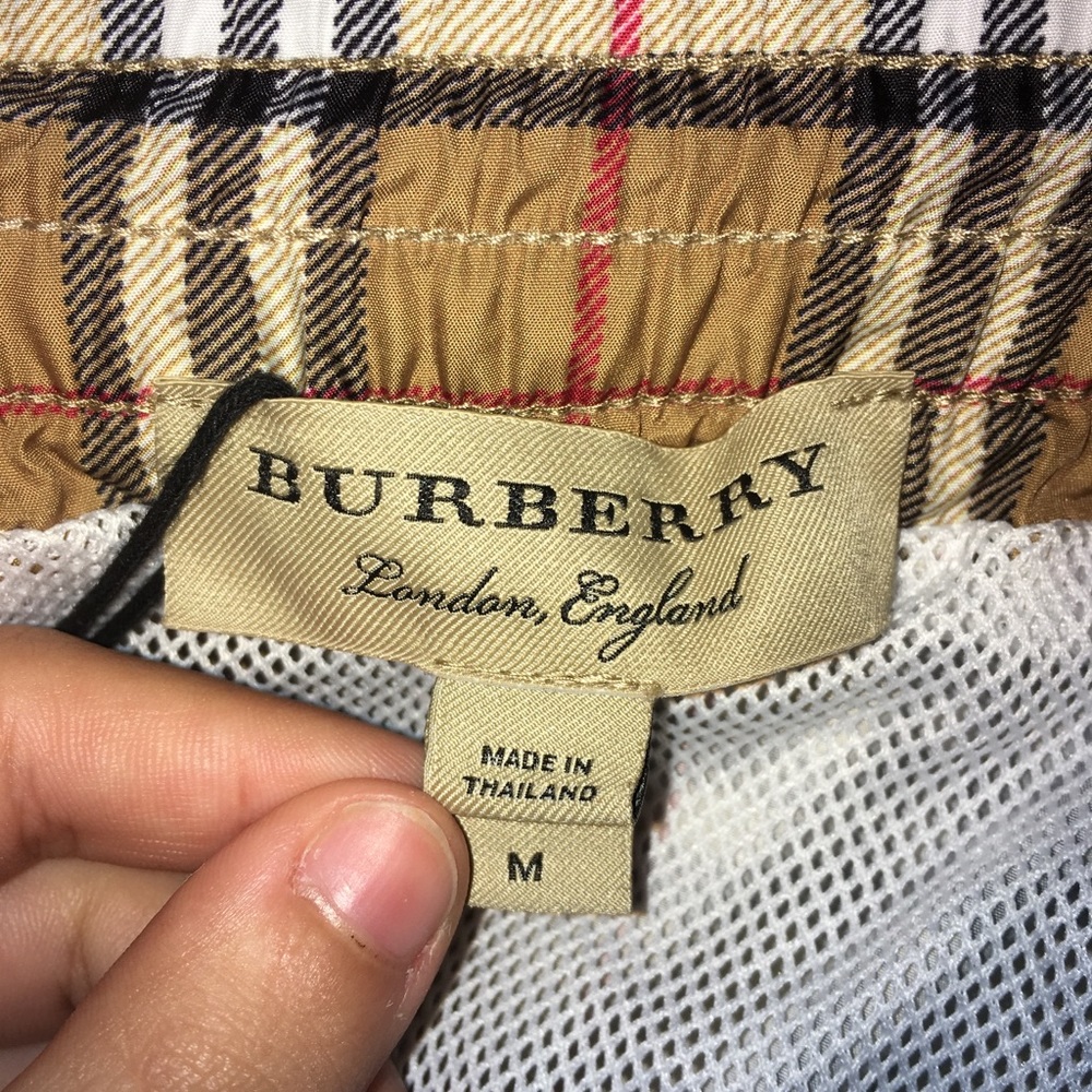 ❣️ SOLD MEN’S BURBERRY Swim Trunks/Shorts Sz Med - Picture 6 of 8
